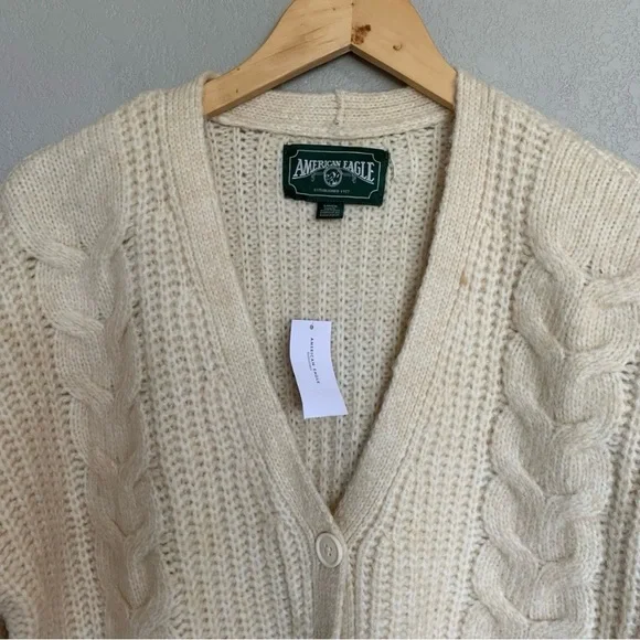 American Eagle Cream Cropped Cardigan Sweater Size Small Cable Knit NWT - Picture 3 of 15